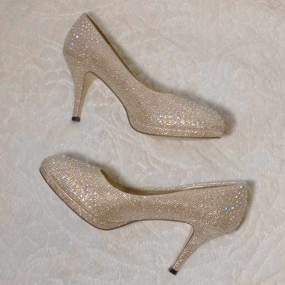 PIERRE DUMAS TANGO GOLD PUMPS, SIZE 8 - Picture 3 of 8